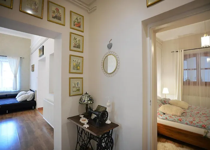 Janicsar Garden Apartment