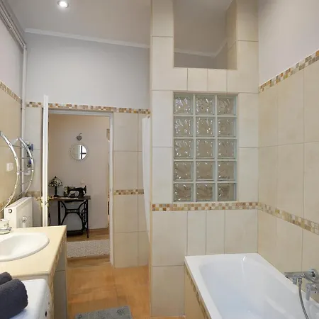 公寓 Janicsar Garden *