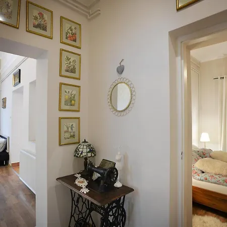 Janicsar Garden Apartment