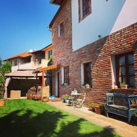 Janicsar Garden Apartment Eger